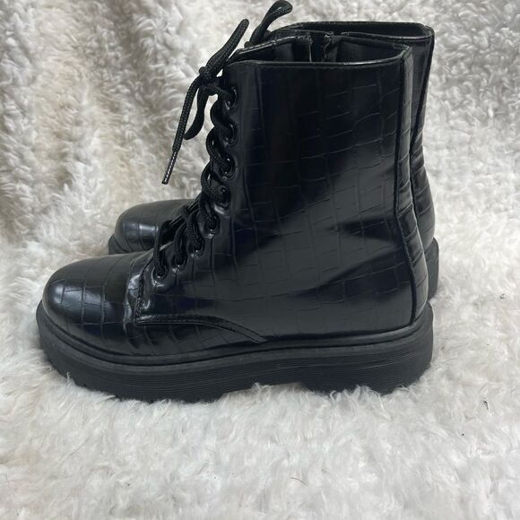 Qupid Black Croc print lace up Combat boots chunky soles side zipper EUR SZ40 - Picture 6 of 12